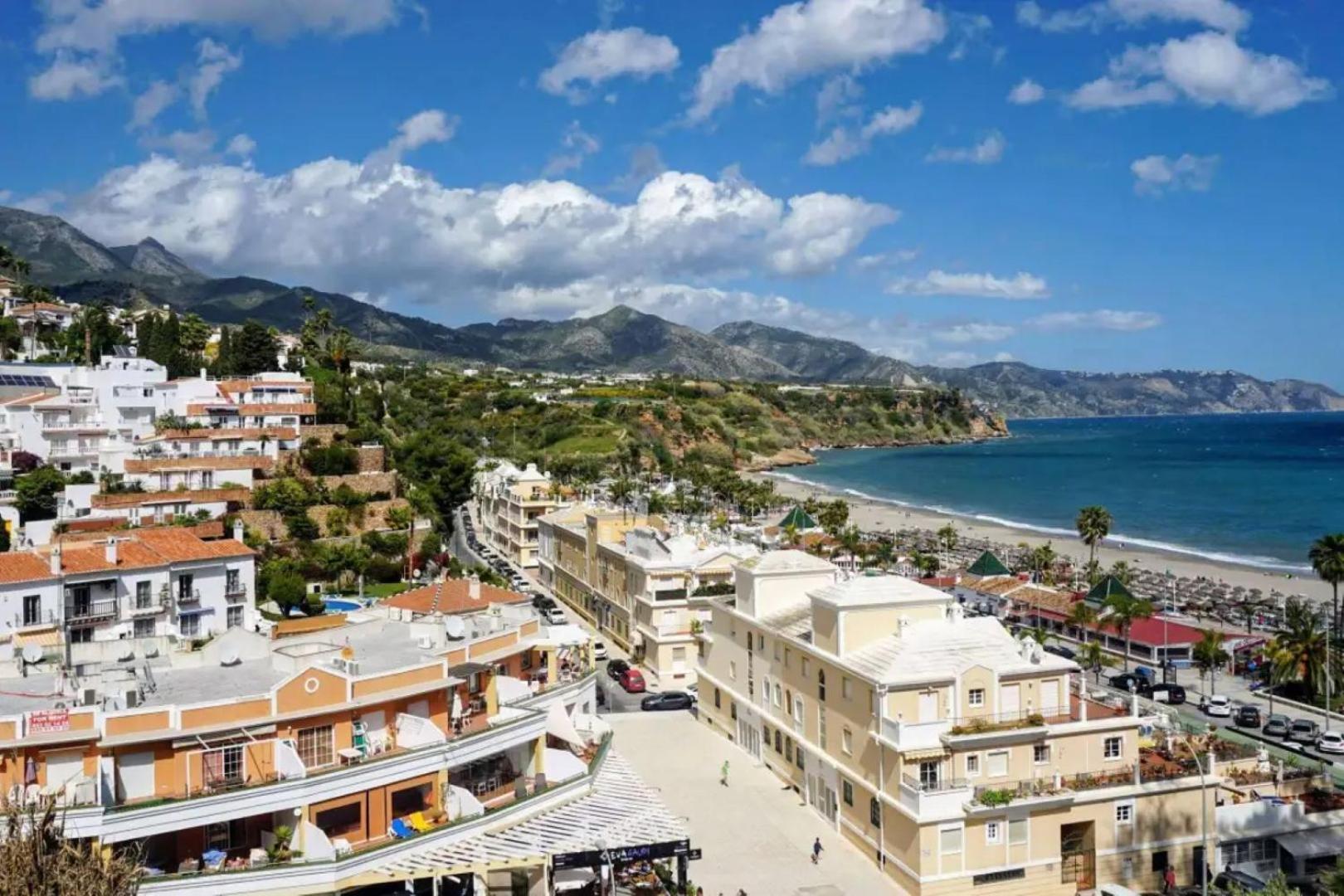 ApartamentosLatin Burriana Playa Nerja Exterior foto